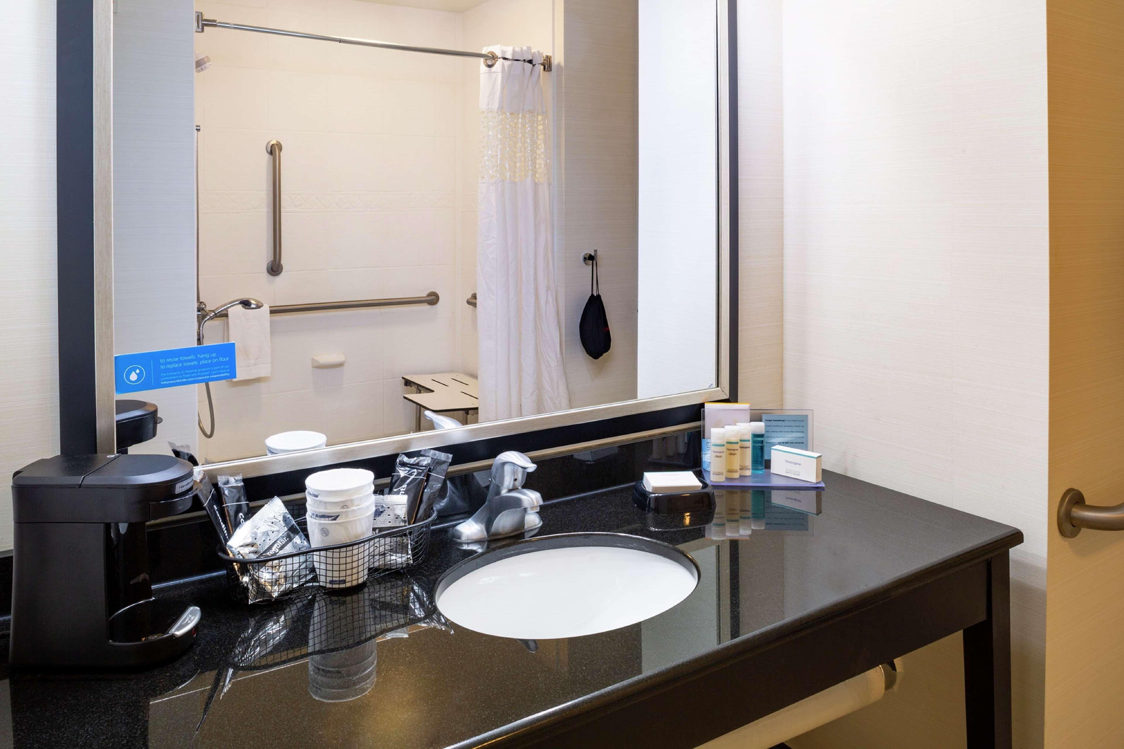Hampton Inn Limerick Экстерьер фото