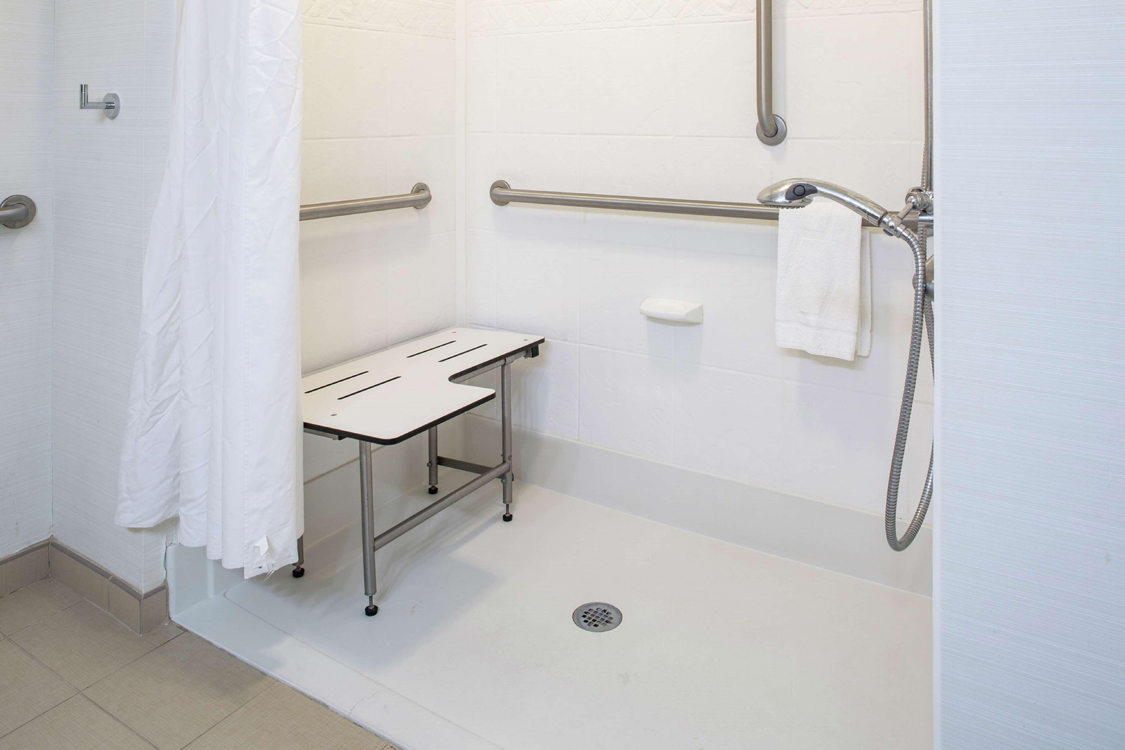 Hampton Inn Limerick Экстерьер фото