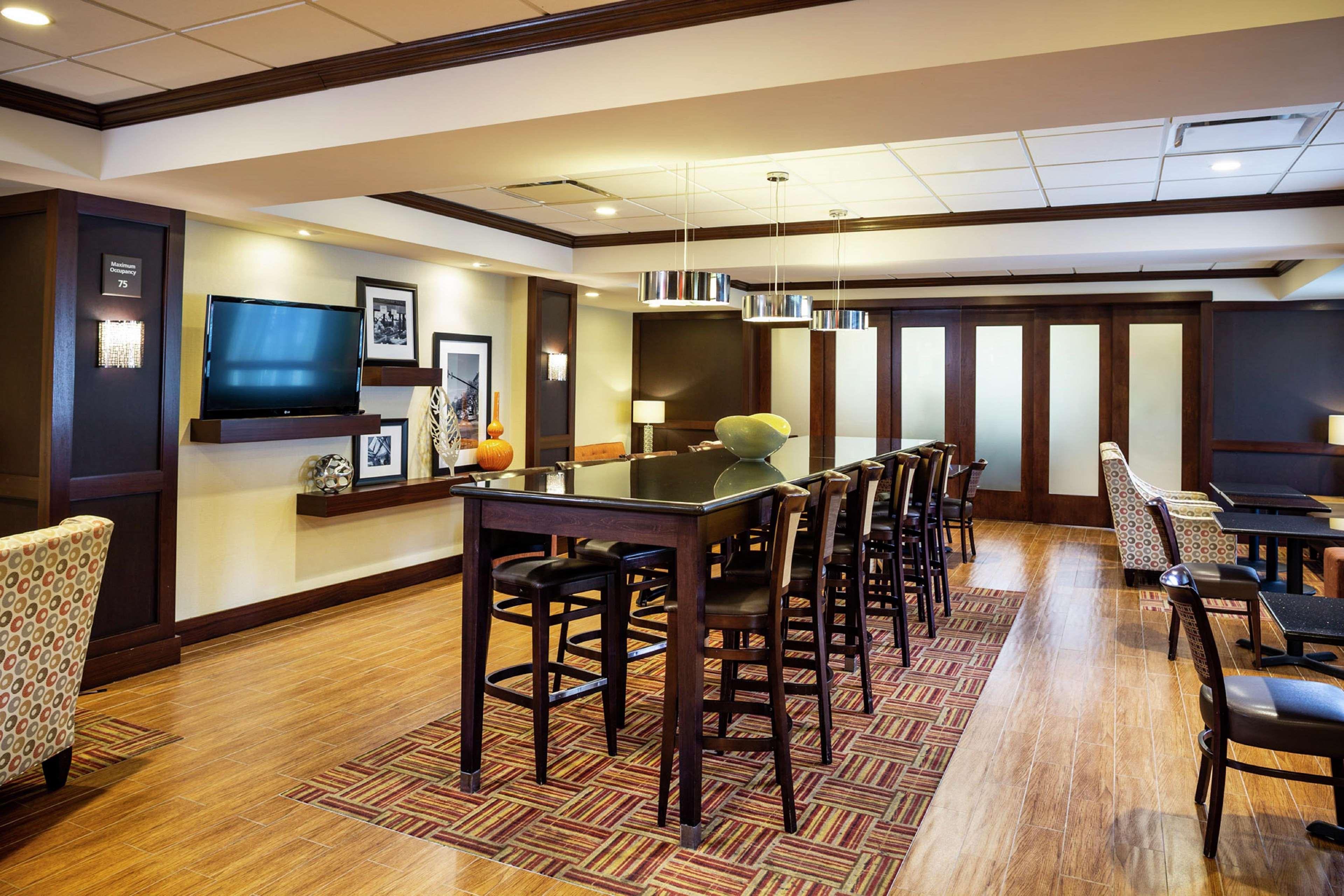 Hampton Inn Limerick Экстерьер фото