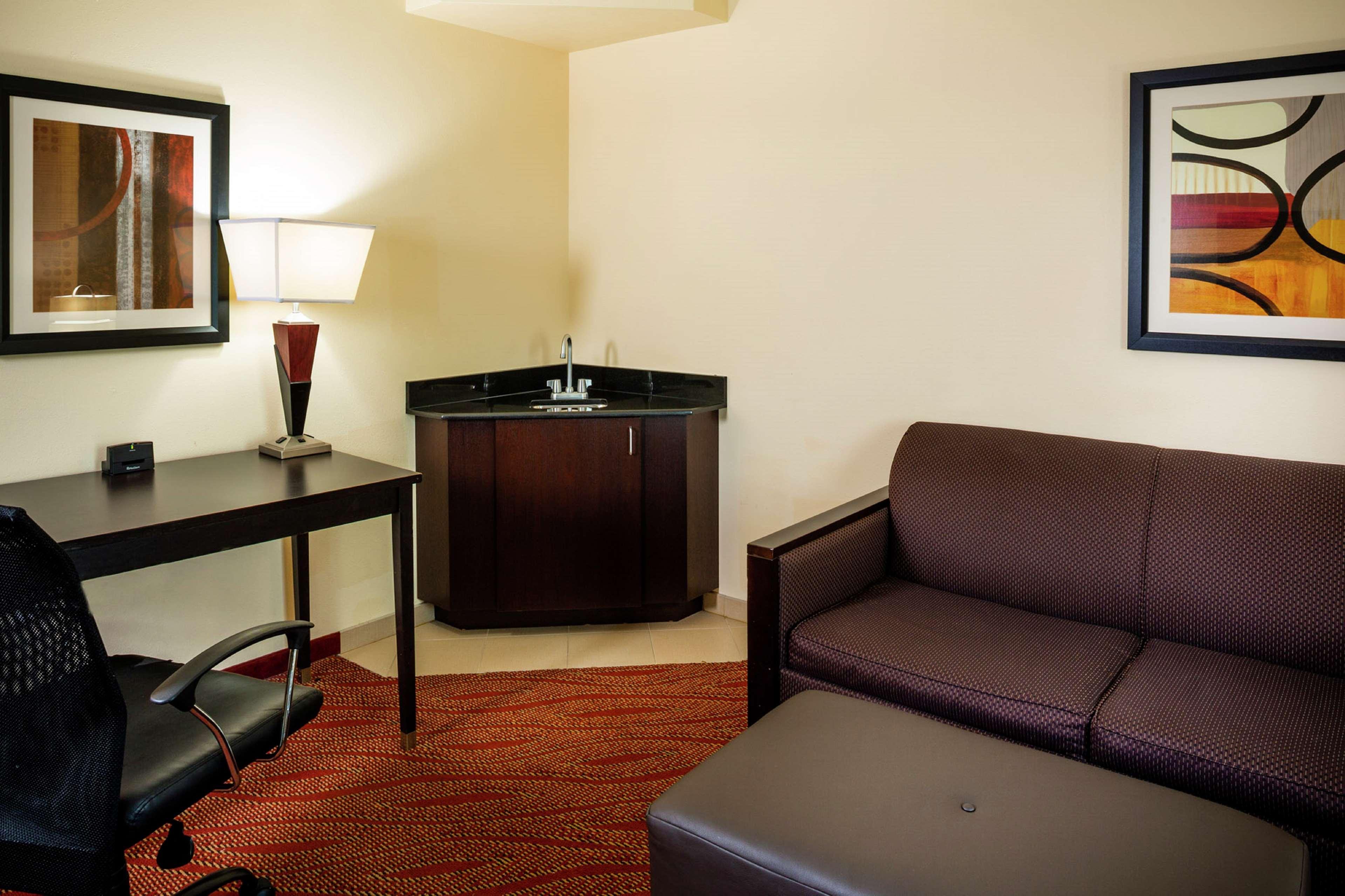 Hampton Inn Limerick Экстерьер фото