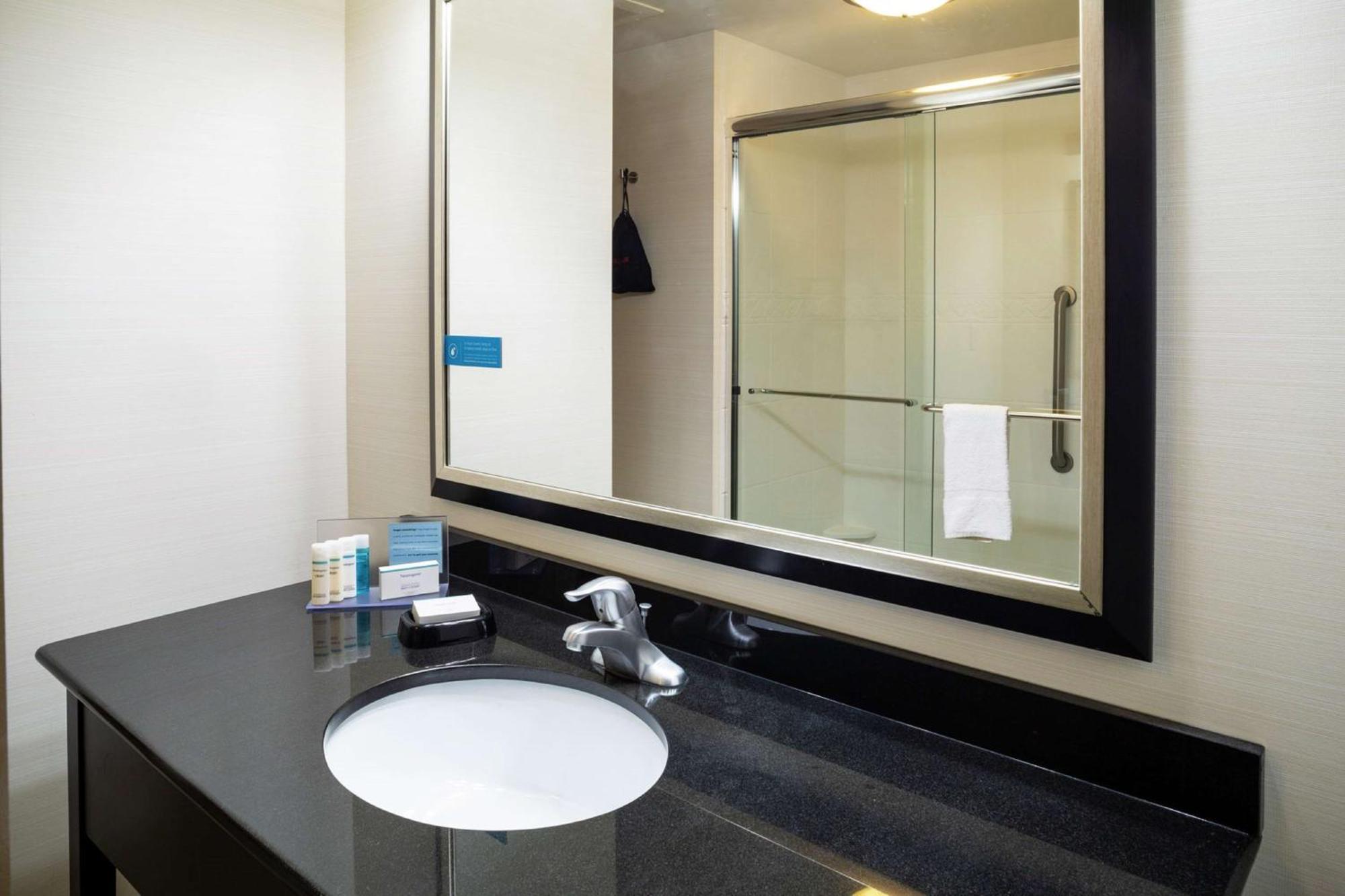 Hampton Inn Limerick Экстерьер фото