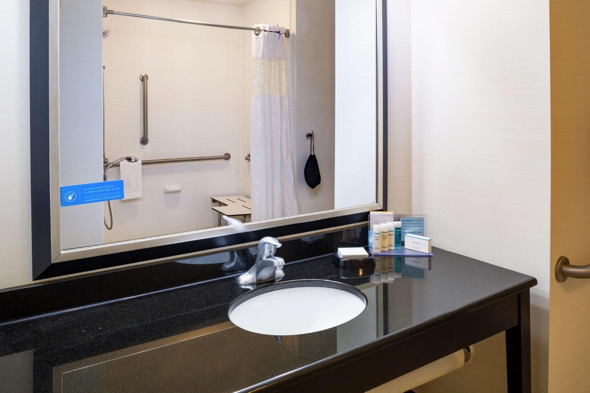 Hampton Inn Limerick Экстерьер фото