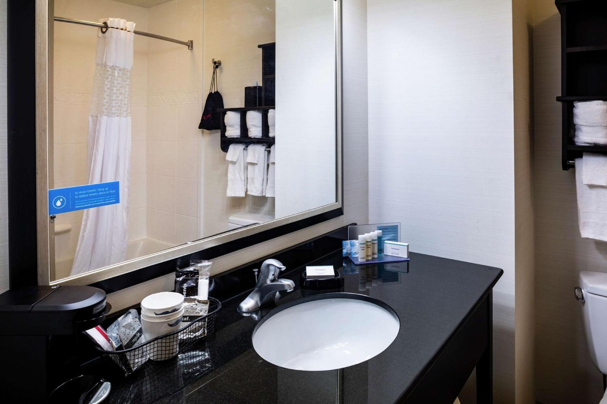 Hampton Inn Limerick Экстерьер фото