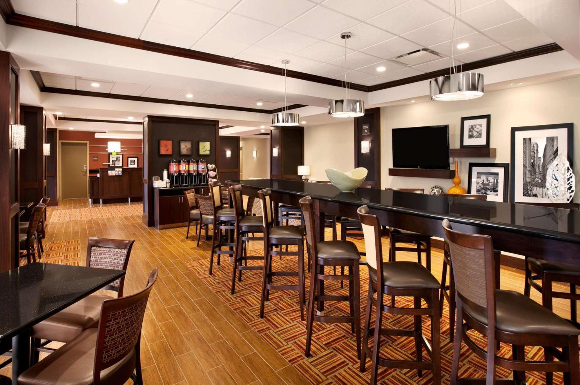Hampton Inn Limerick Экстерьер фото